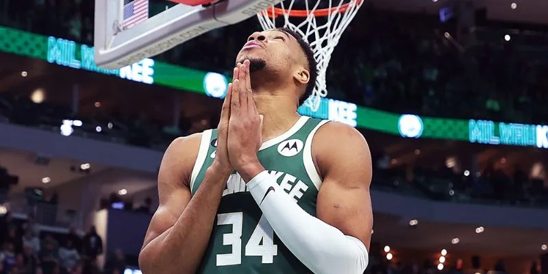 Giannis đã ghi tới 50 điểm trong chiến thắng trước Miami Heat